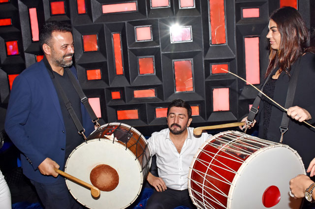 fermantoprak_sureyyayalcin_davul.jpg fermantoprak_sureyyayalcin_davul.jpg