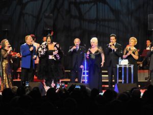 DEVLER SAHNESİNDE NEŞE CAN