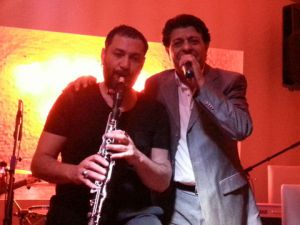 HÜSNÜ ŞENLENDİRİCİ'DEN GECENİN EN ÇOK ALKIŞ ALAN PARÇASI; "SEVDA"!..