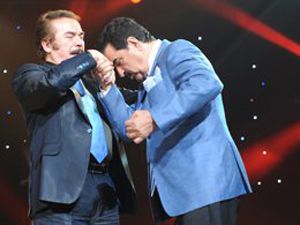 İbrahim Tatlıses ödül aldı, bastonu fırlattı... -