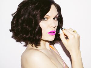 JESSIE J'DEN TÜRKİYE'YE TÜRKÇE "SELAM"