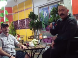 Cem Yılmaz... FİLM SETİNDE CASUS YAKALADI!