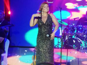 Sibel Can... İŞVELİ, CİLVELİ VE PEK OYNAK!